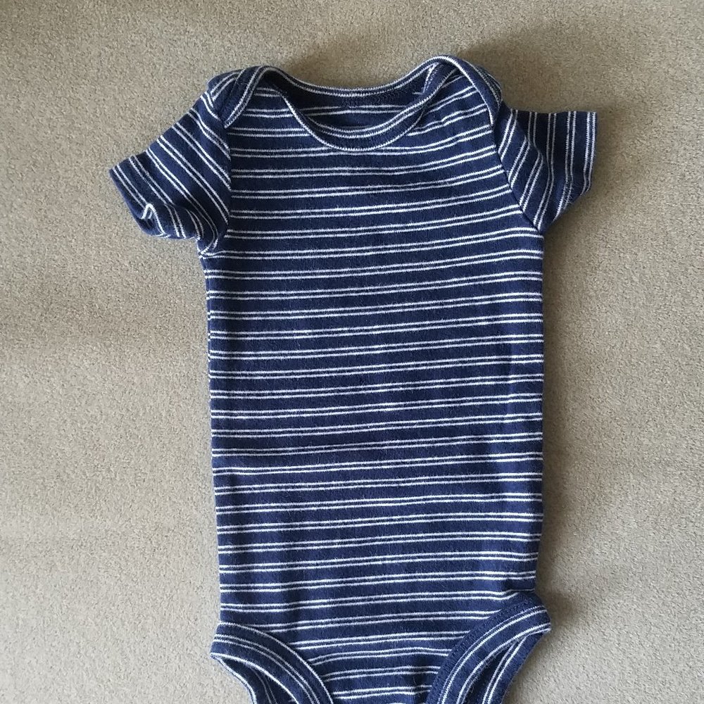 Read With Me Bundle (Includes Usborne Board Book and 3 Carter's NB Onesies) - Picture 8 of 11